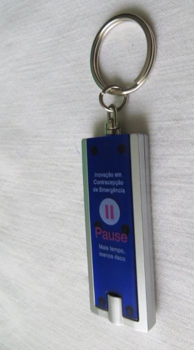 Porta Chaves em metal c/ luz Led -Funciona a pilhas - Azul