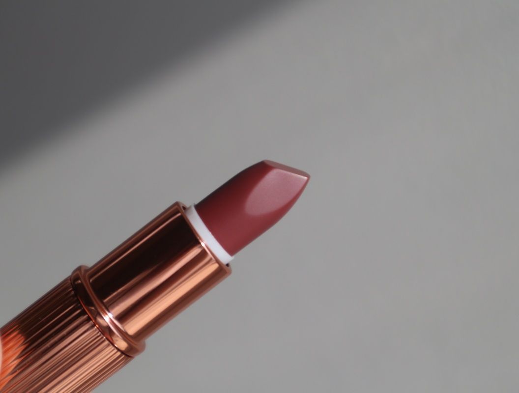 Помада Charlotte Tilbury Pillow Talk 2 medium 1,1 г
Відтінок Pillow Ta