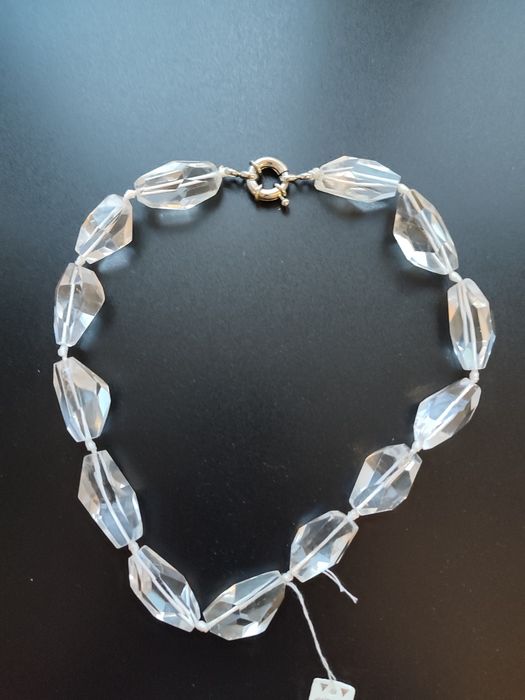 Бусы из горного хрусталя