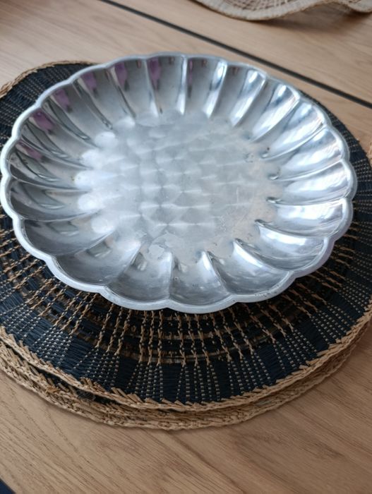 Metalowa patera na ciasto