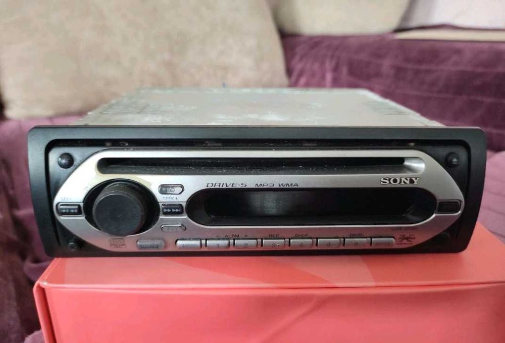 Продам магнитолу Sony