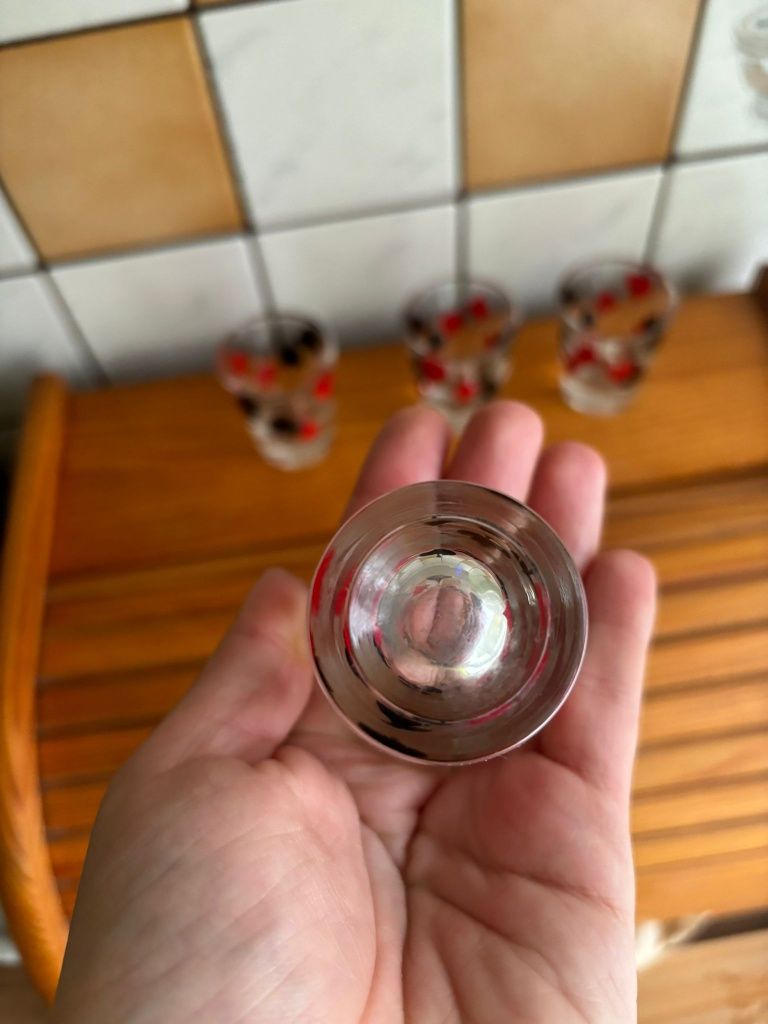 Kieliszki do wódki z motywem karcianym, vintage, retro styl