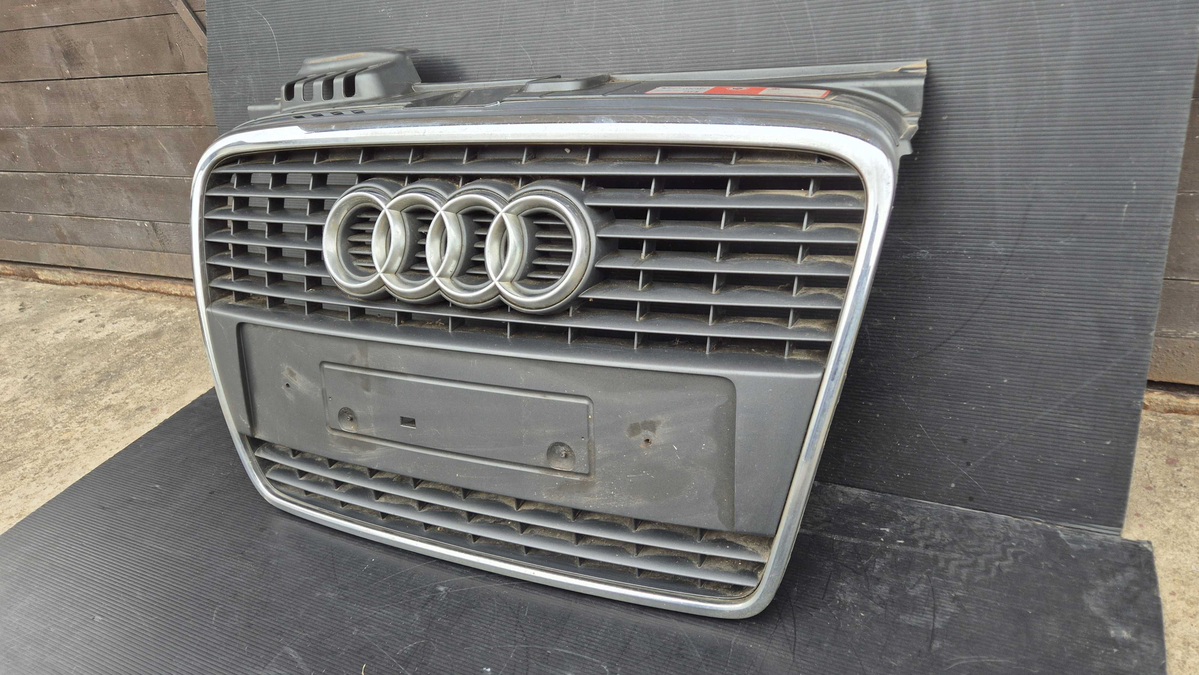 Atrapa chłodnicy GRILL Audi A4 B7 8E0 05-08 OE ORYGINAŁ! ŁADNY!