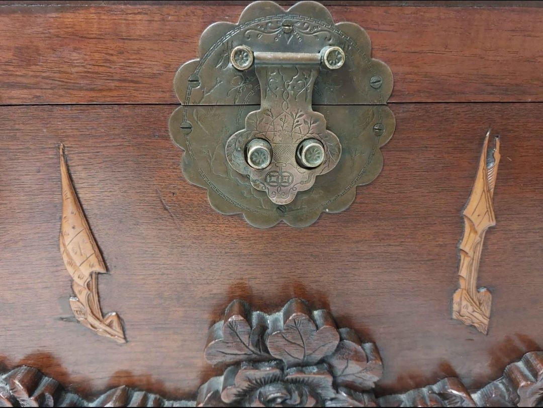 arca/baú antigo handcarved
