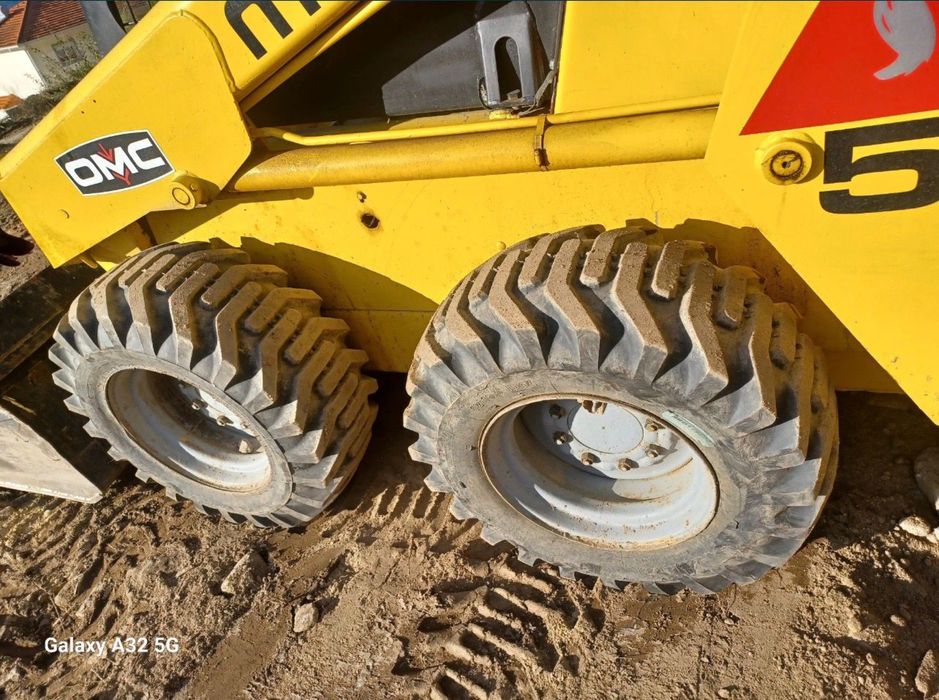 Pá carregadora Mustang 552