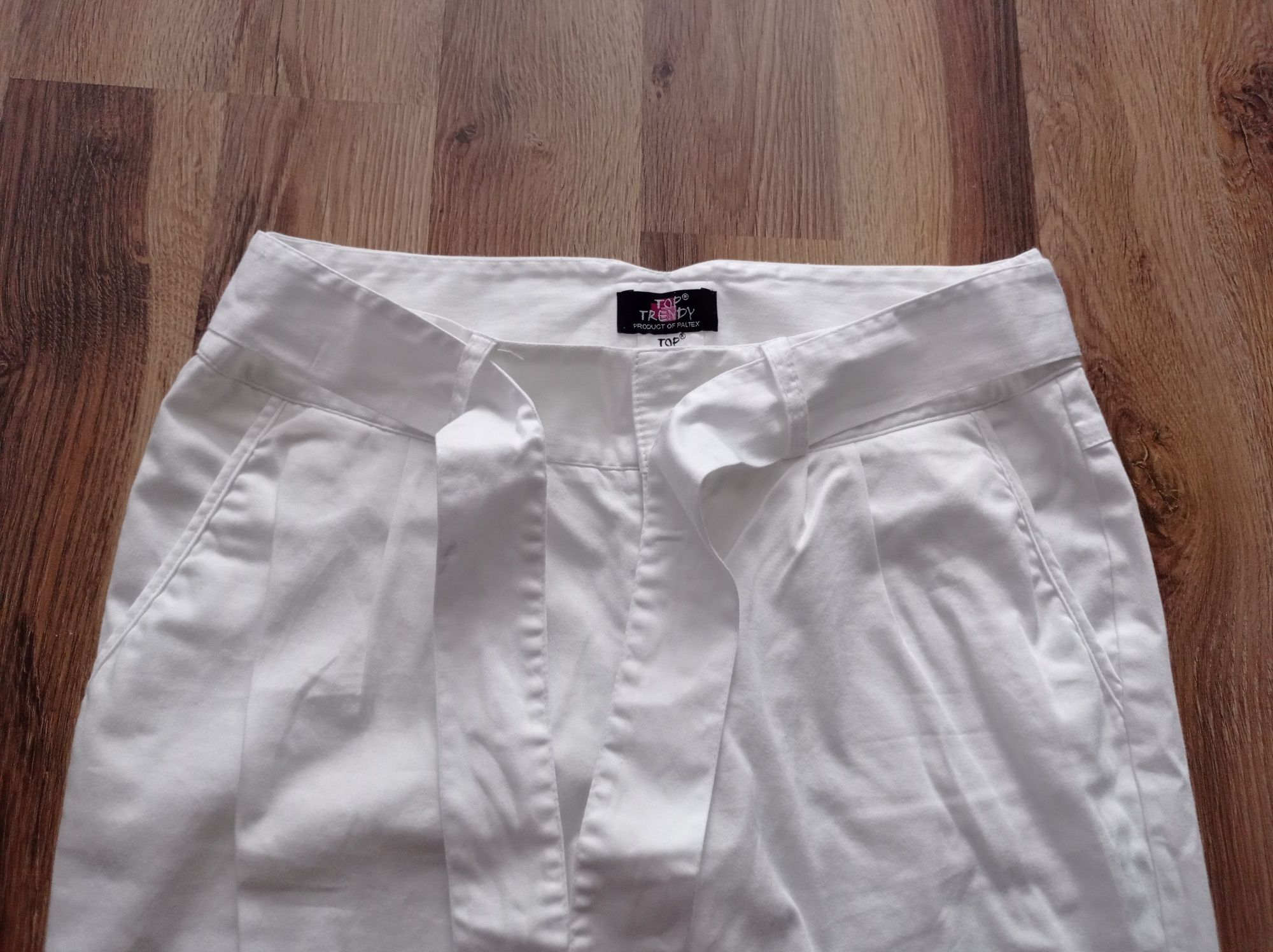 Białe spodnie eleganckie 38