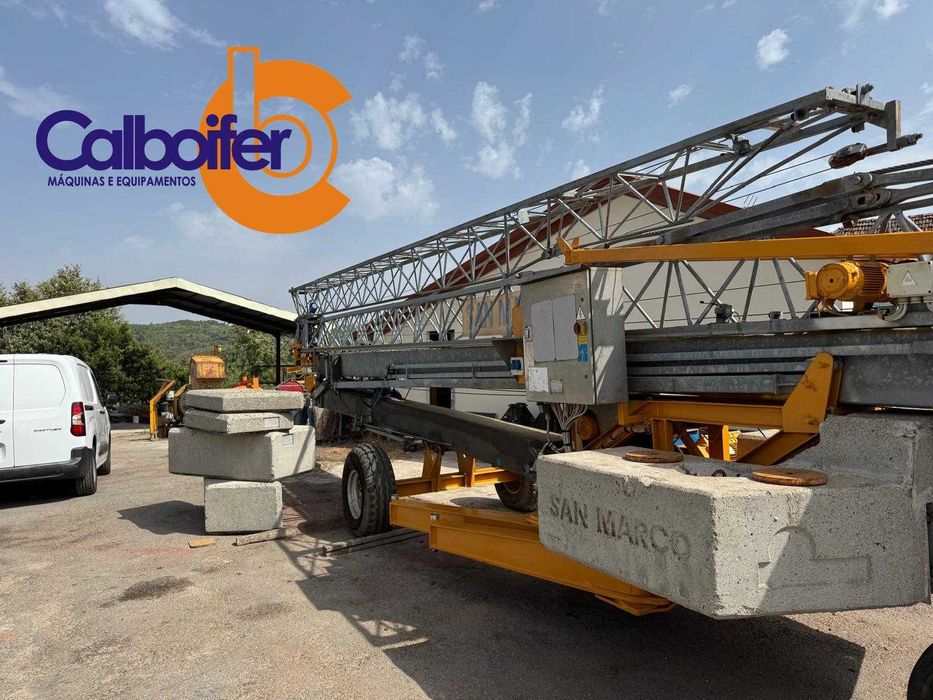 Grua automontante hidráulica