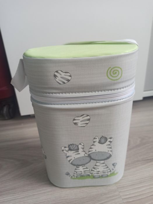 Termos na butelki wypełniony styropianem