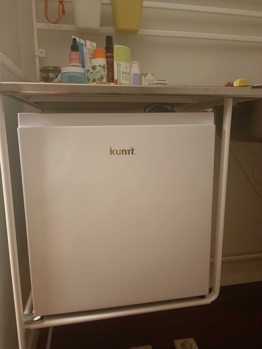 Frigorífico Mini Bar Kunft KMB9119 WH (45L) – Branco, como novo