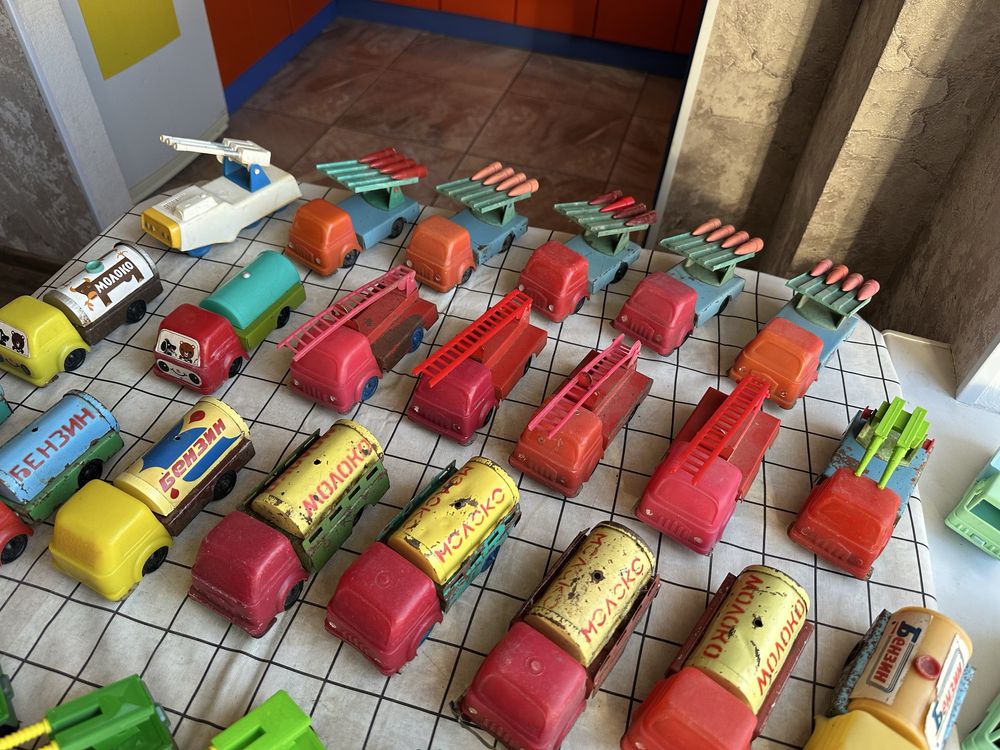 Машинка ссср Колкий Пластик
