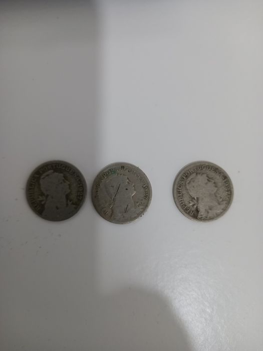 Vendo moedas antigas Portuguesas