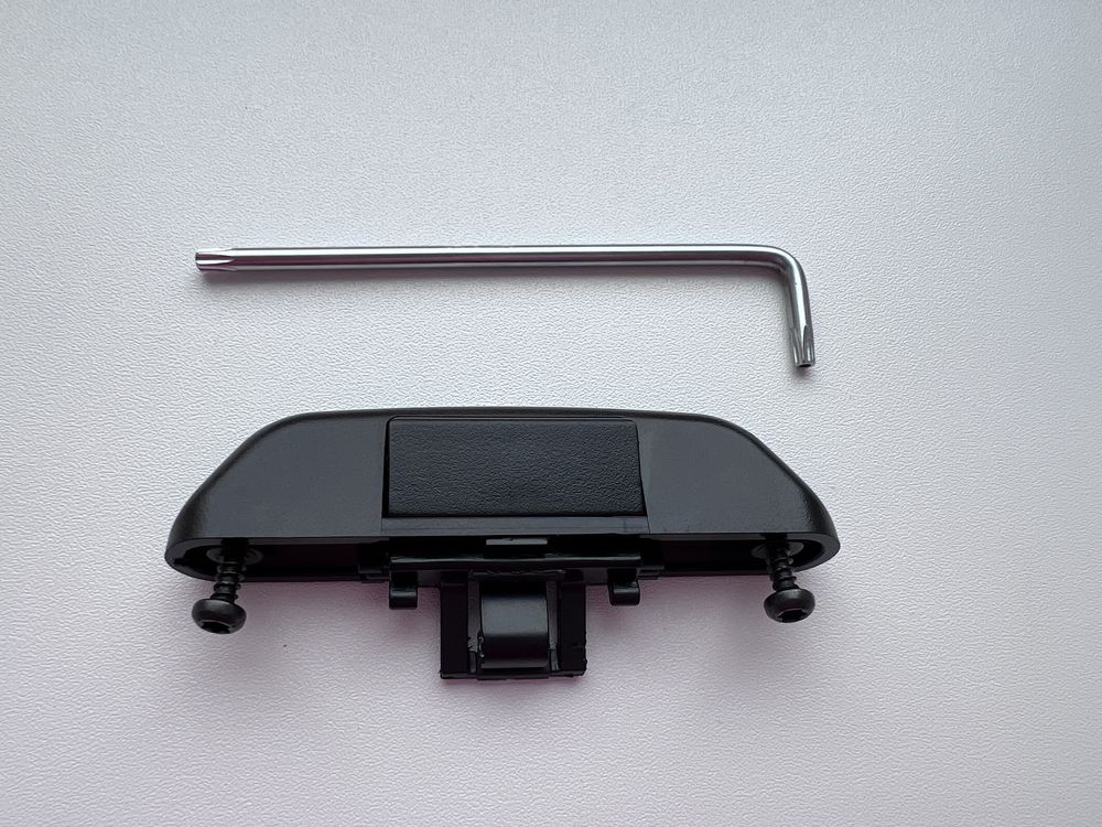 Audi q7 фіксатор ручка шторки заднього люка