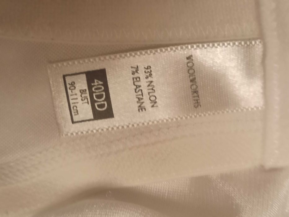 Бюстгальтери 85E, 85G, 40DD/90E