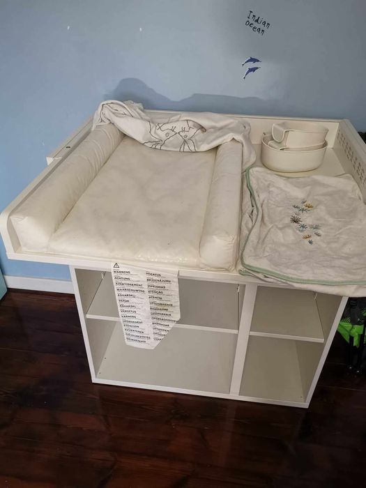 Komoda Smastad Ikea z przewijakiem i akcesoriami