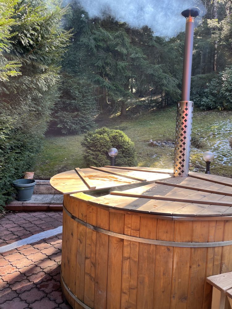 Domek pod lasem cisza, spokój idealne wakacje  z gorącom balią