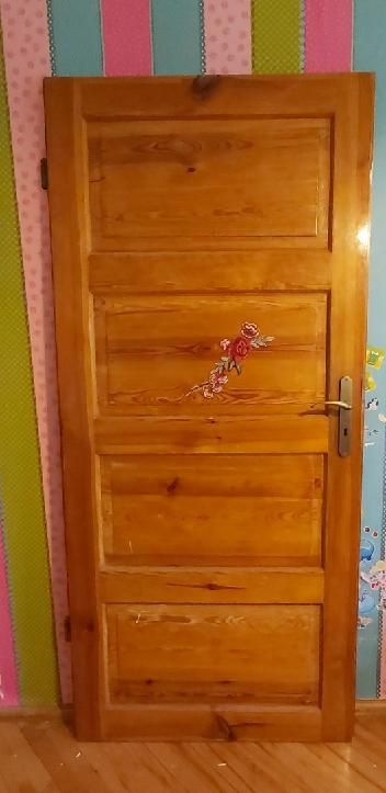 Poniemieckie drzwi z litego drewna