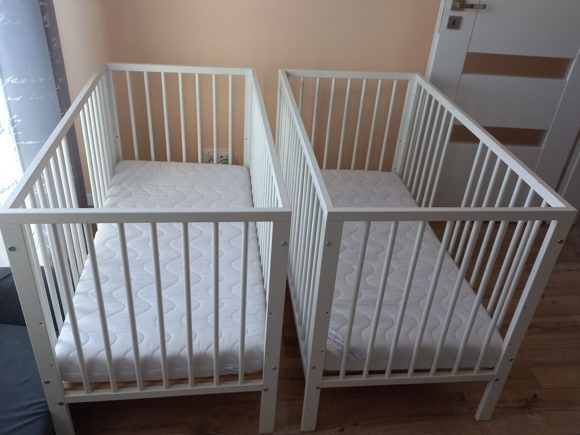 Łóżeczko łóżeczka dla bliźniąt 60x120 materacem