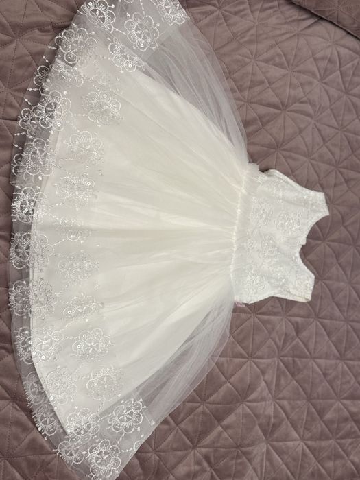 Дуже гарна сукня , підійде і на Новий рік і на будь яке інше свято .