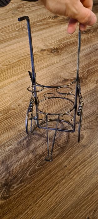 Metalowy stojak na wino, butelkę i kieliszki