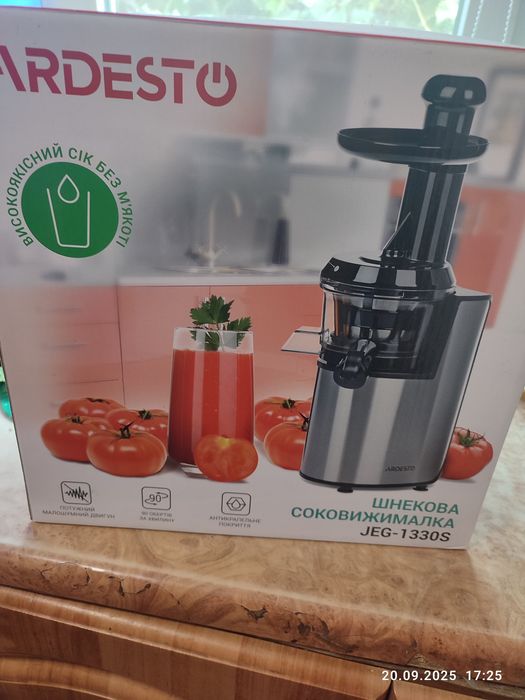 Соковижималка продам