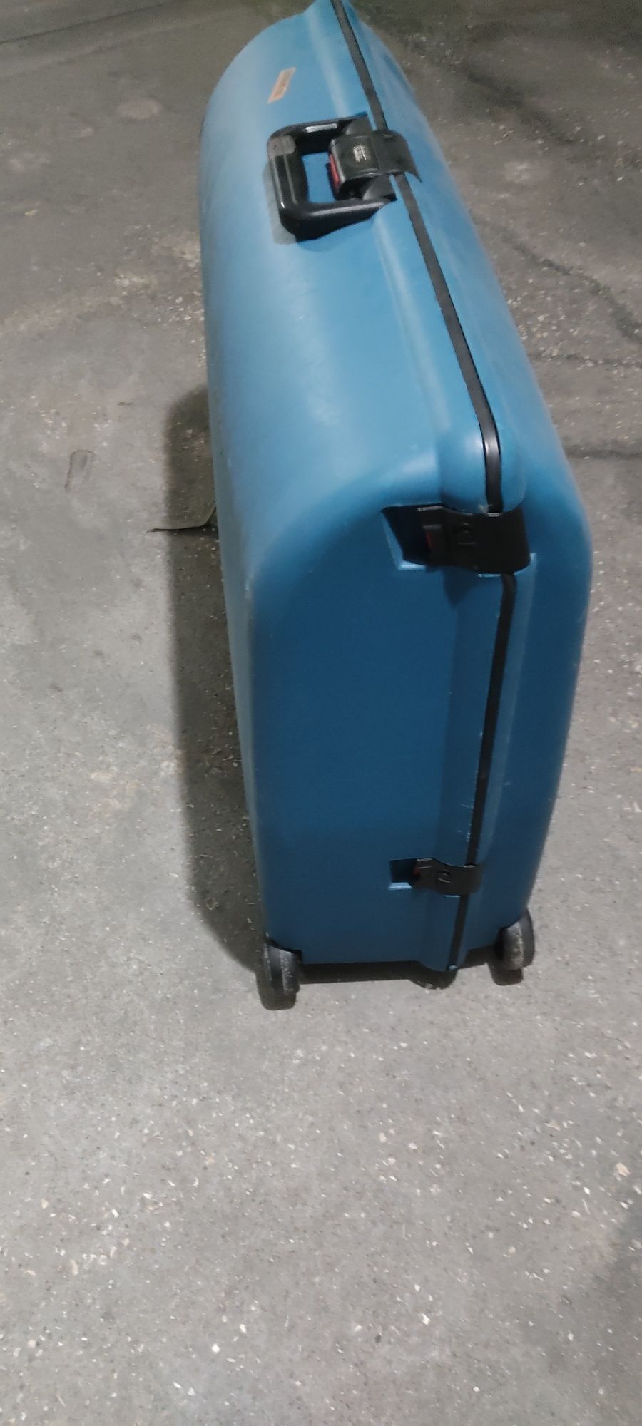 Mala de viagem rigida com fechadura