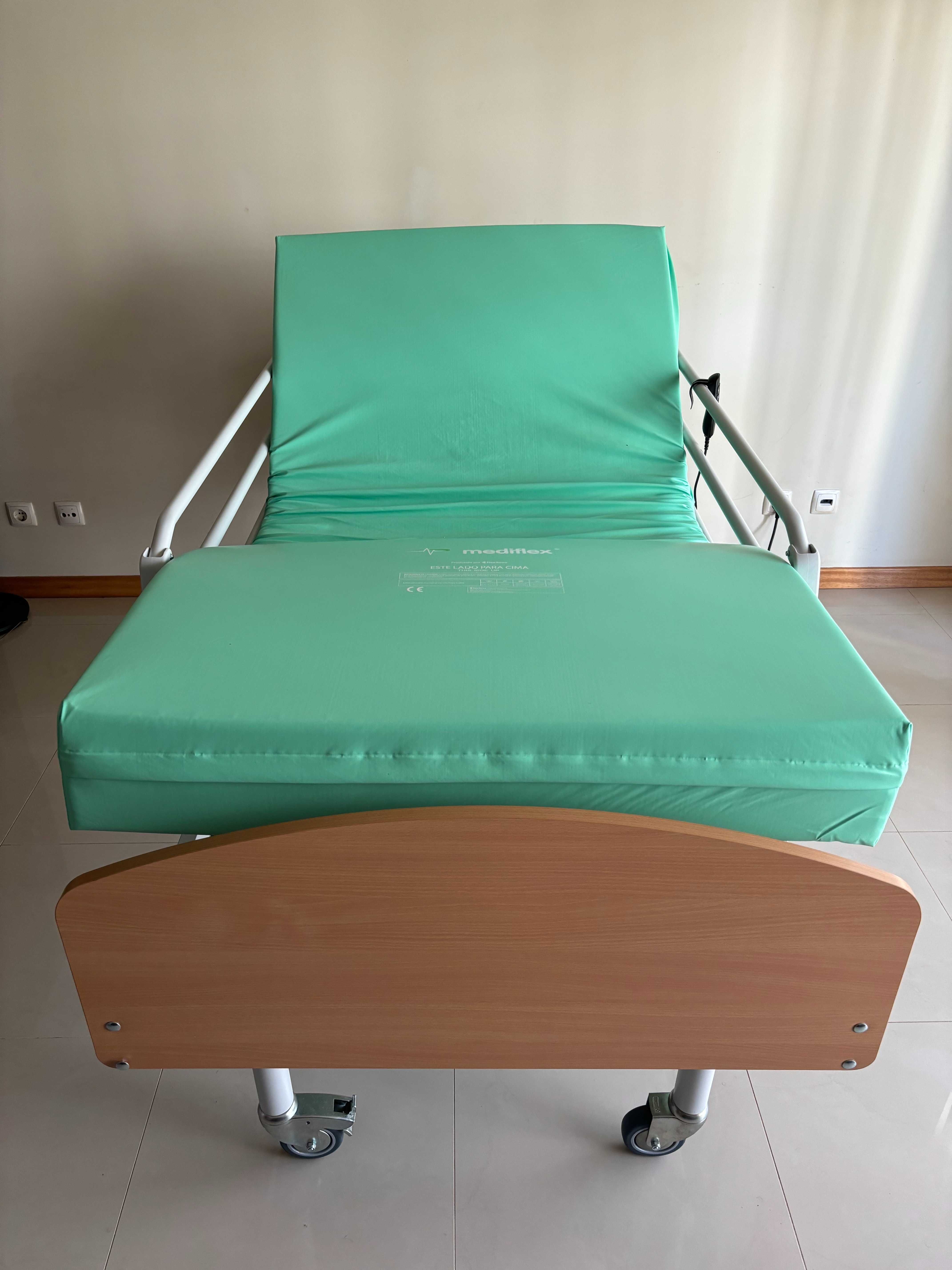 Cama hospitalar articulada electrica