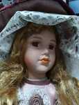 Boneca de porcelana 10€  muito  bonita