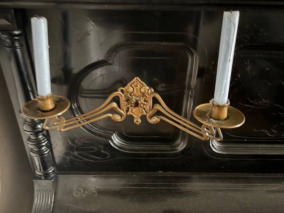 Піаніно Ronisch з підсвічниками