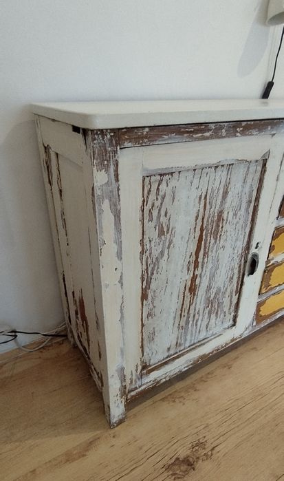 Móvel antigo recuperado