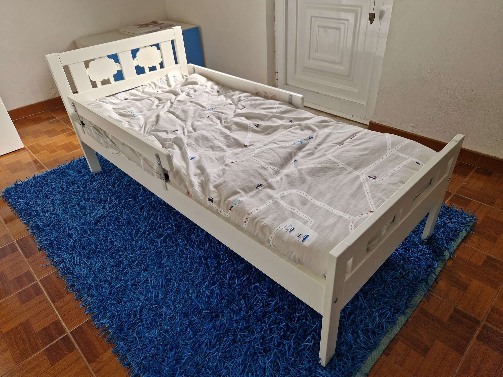 Cama criança  com estrado e colchão