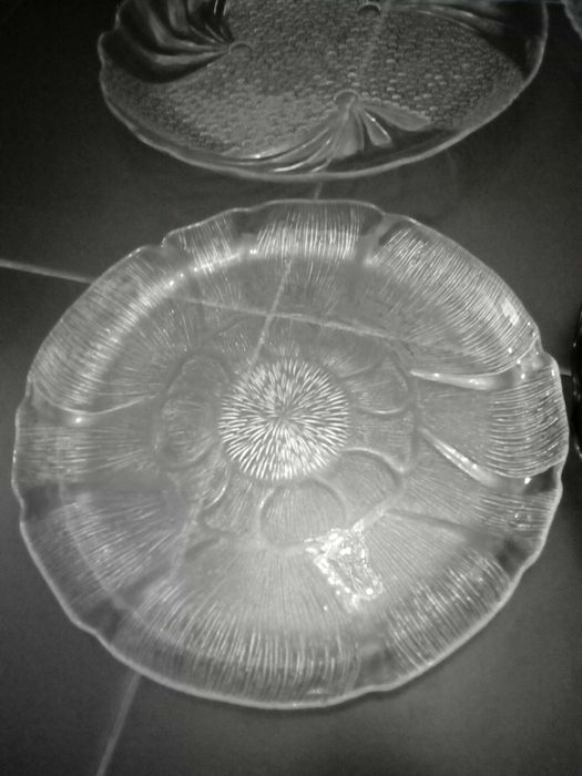 5 pratos para bolos, doces ou outras utilidades, em vidro