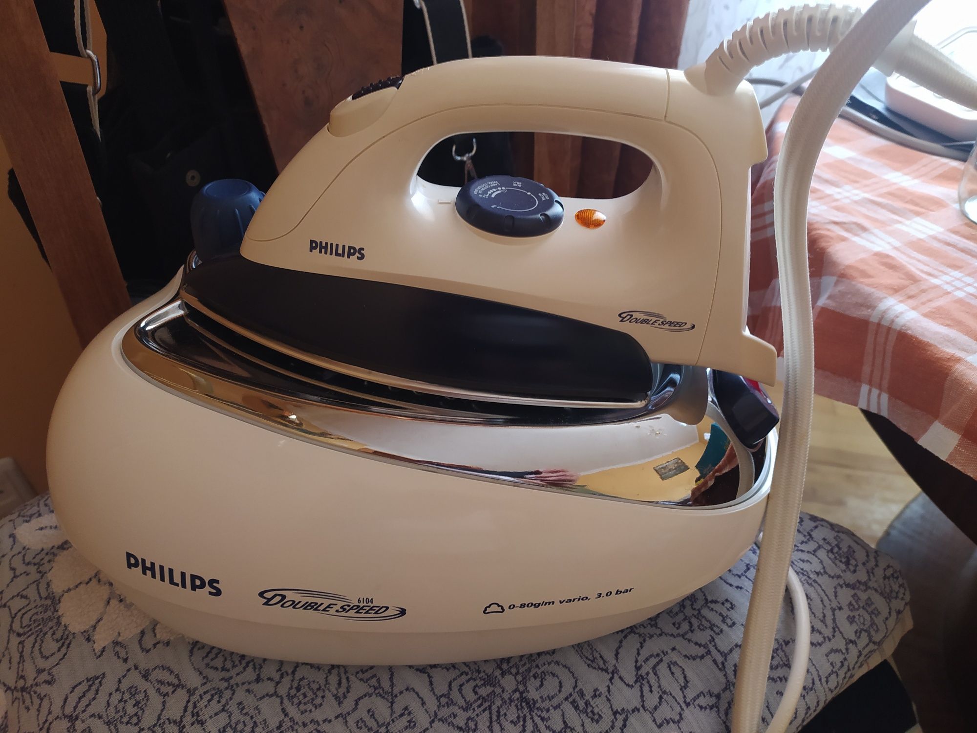 Праска Philips з парогенератором,GC6104.