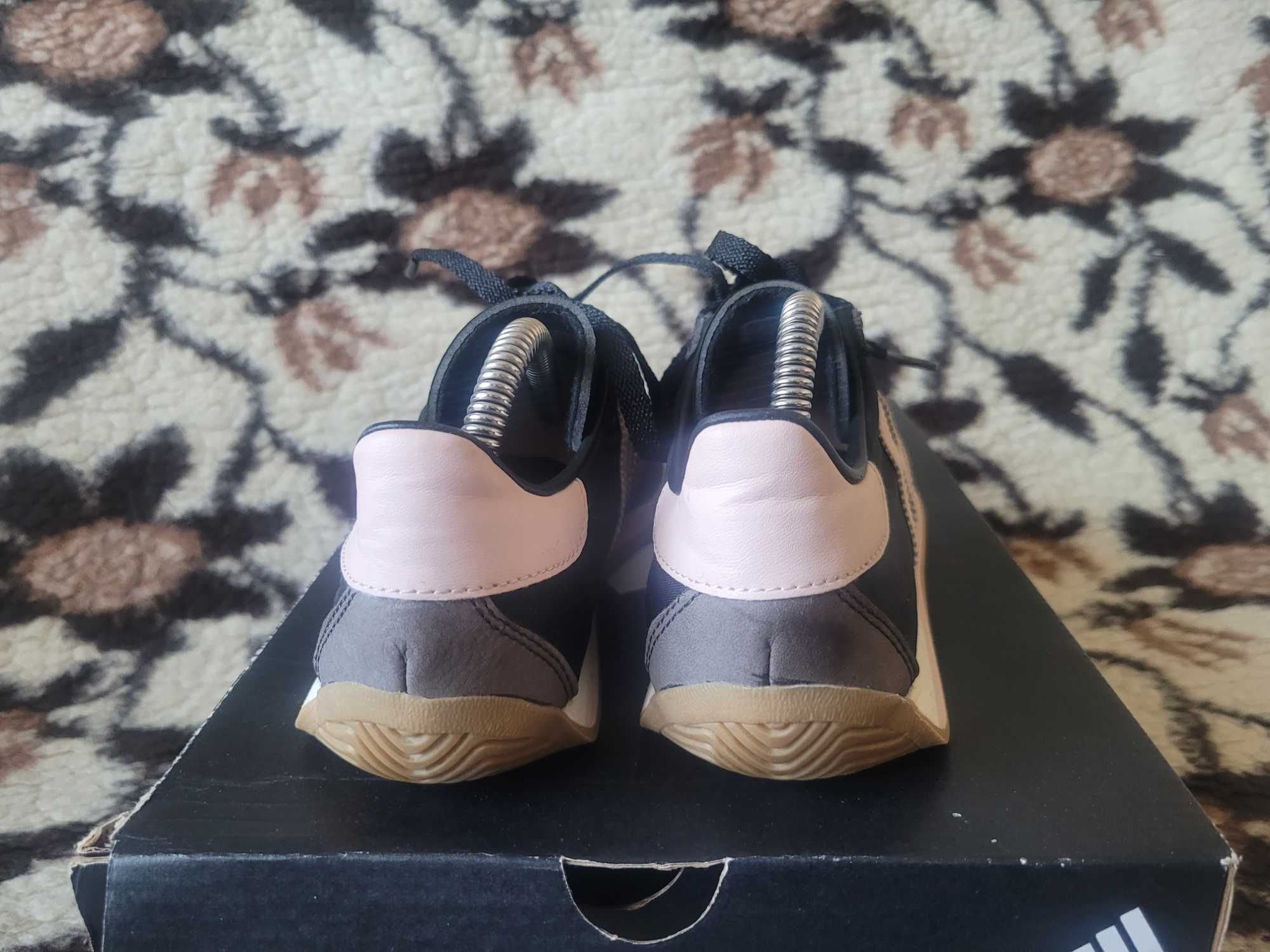 Ekstra lekkie sportowe buty Adidas Country wkł.23,5 cm super stan