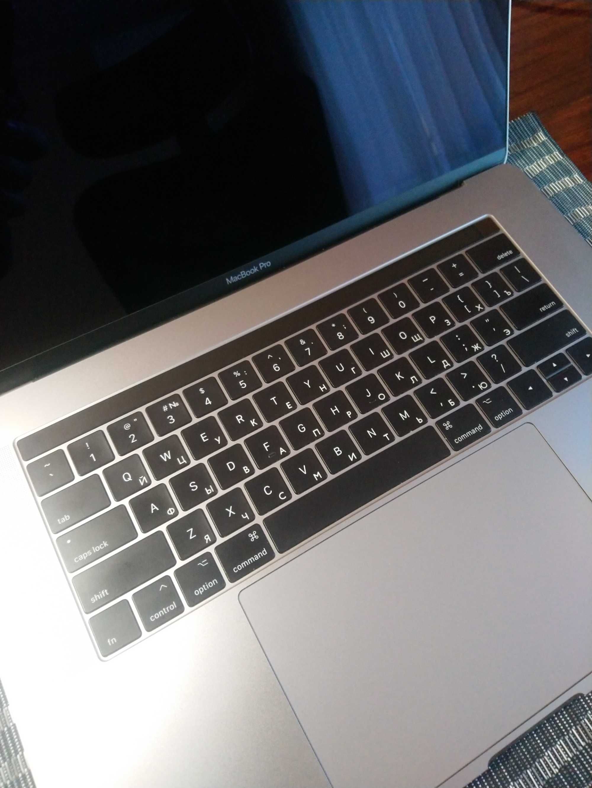 Ноутбук Macbook Pro 2017, 256GB, Touchbar