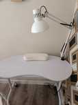 Stolik mobilny i lampa do manicure