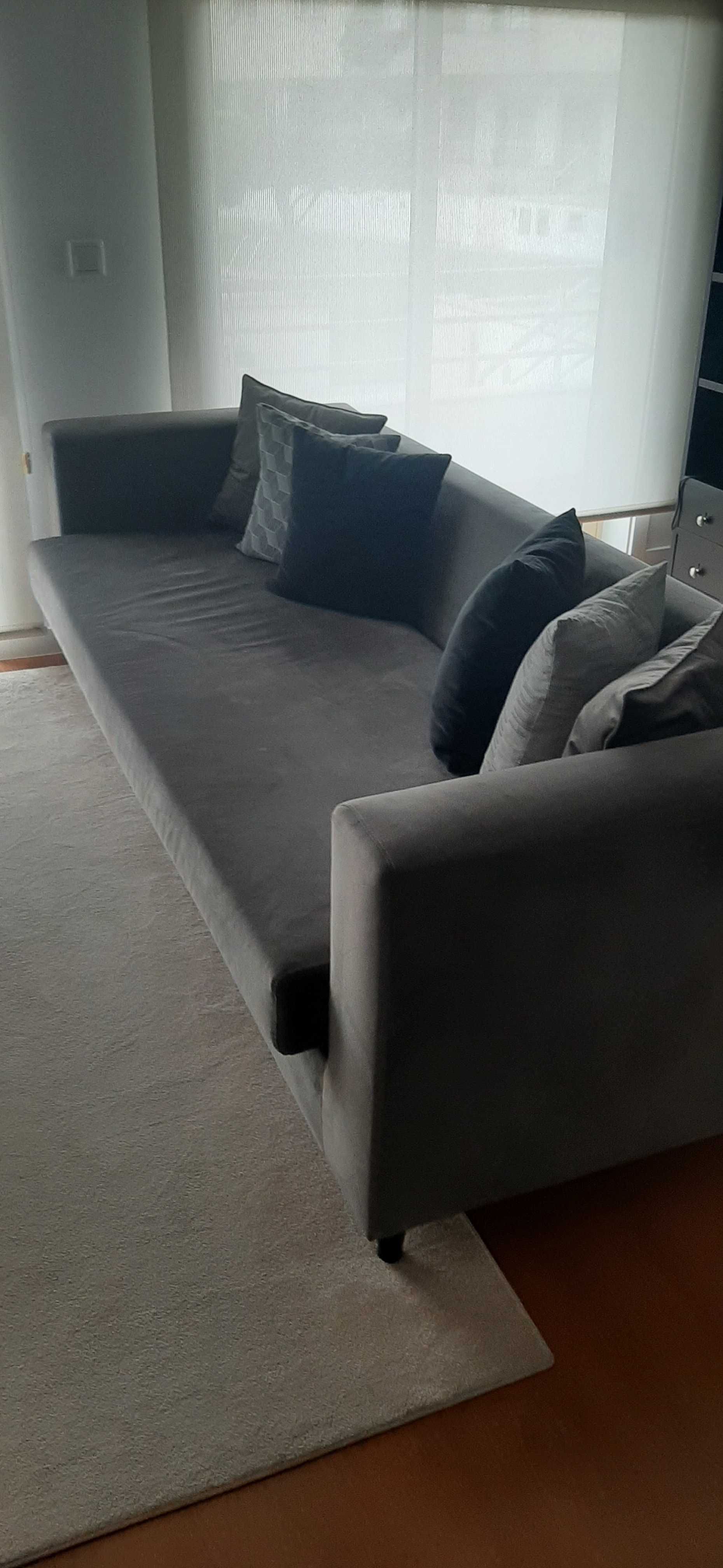 Sofá em veludo taupe como novo