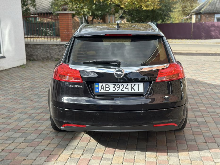 Опель Інсігнія 2010 рік 2.0 дизель шарний стан