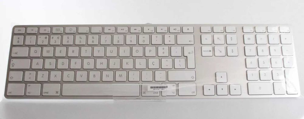 Apple teclado PT c/ fio USB MB110PO/B (2nd Gen A1243) - Como novo
