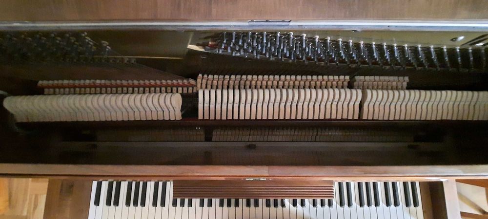 Pianino LEGNICA z taboretem