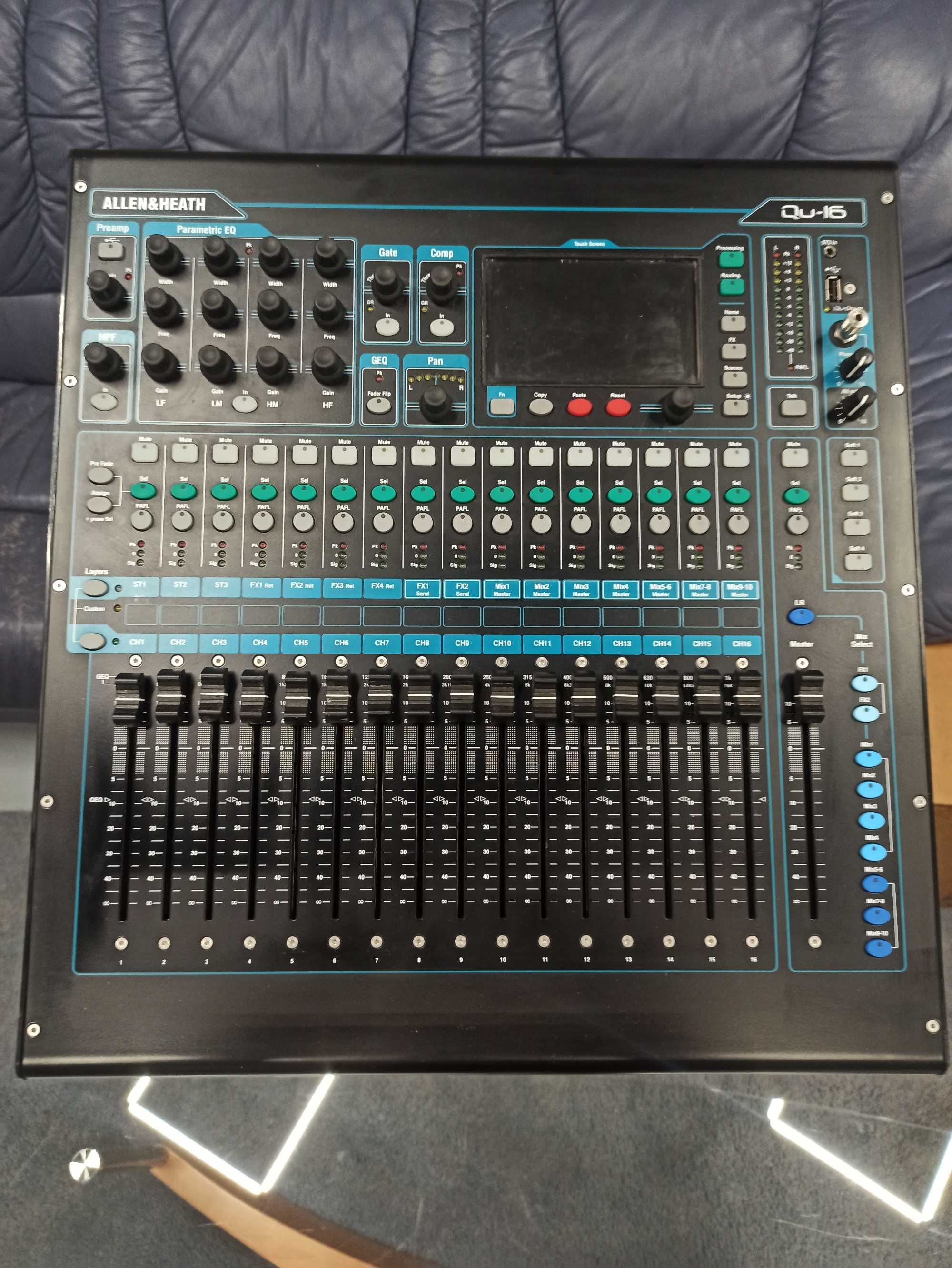 Цифровой Микшерный Пульт Allen & Heath QU-16