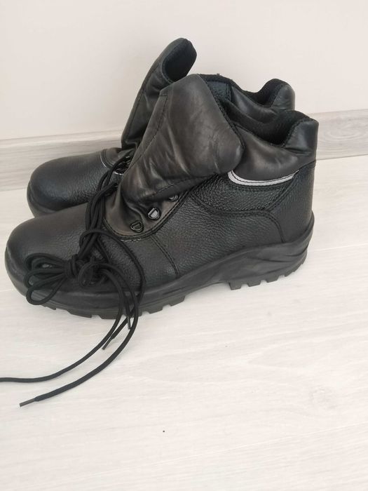 Спец взуття, нове чоловіче та жіноче.