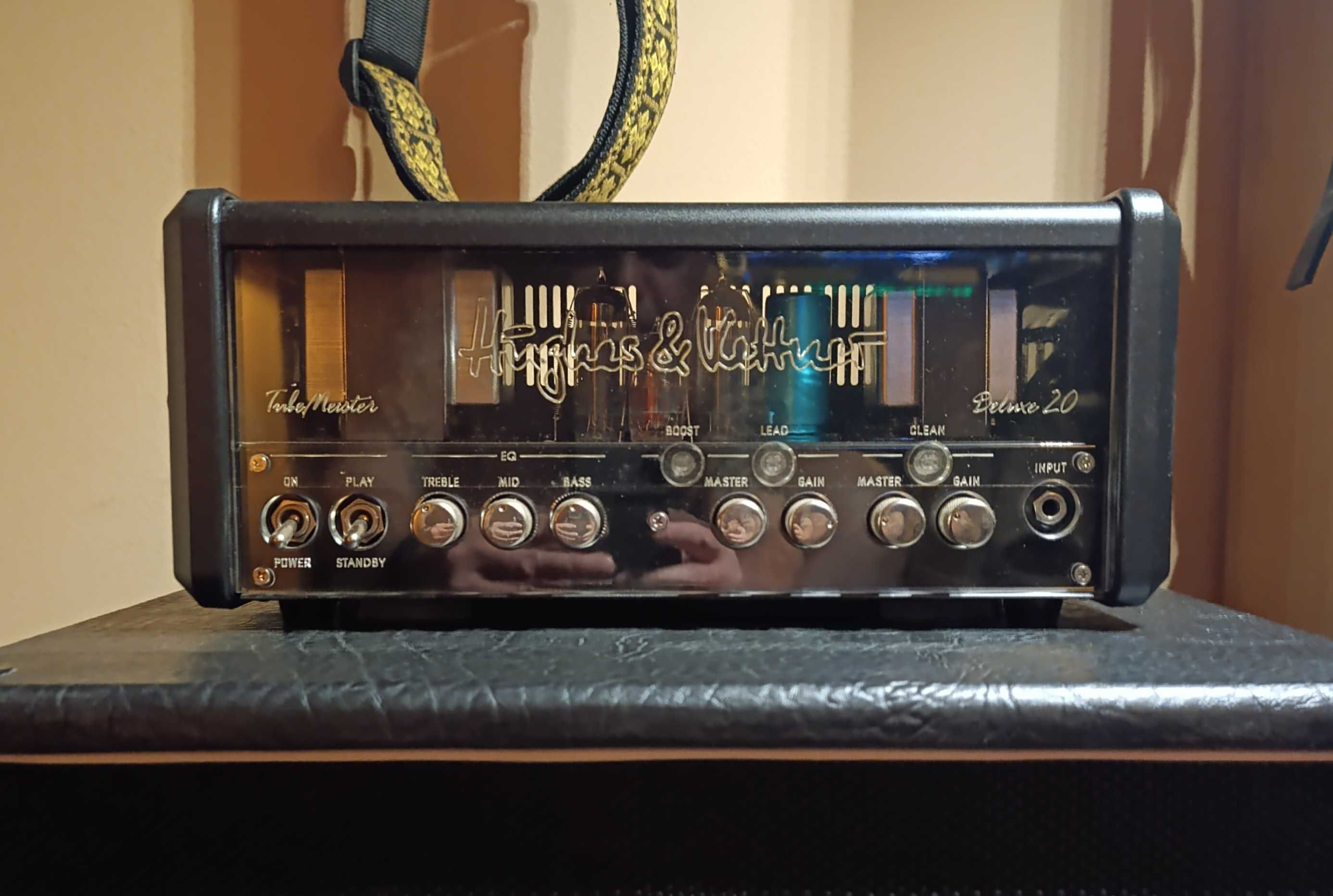 Hughes & Kettner TubeMeister Deluxe 20; Fender Rumble 25 watts