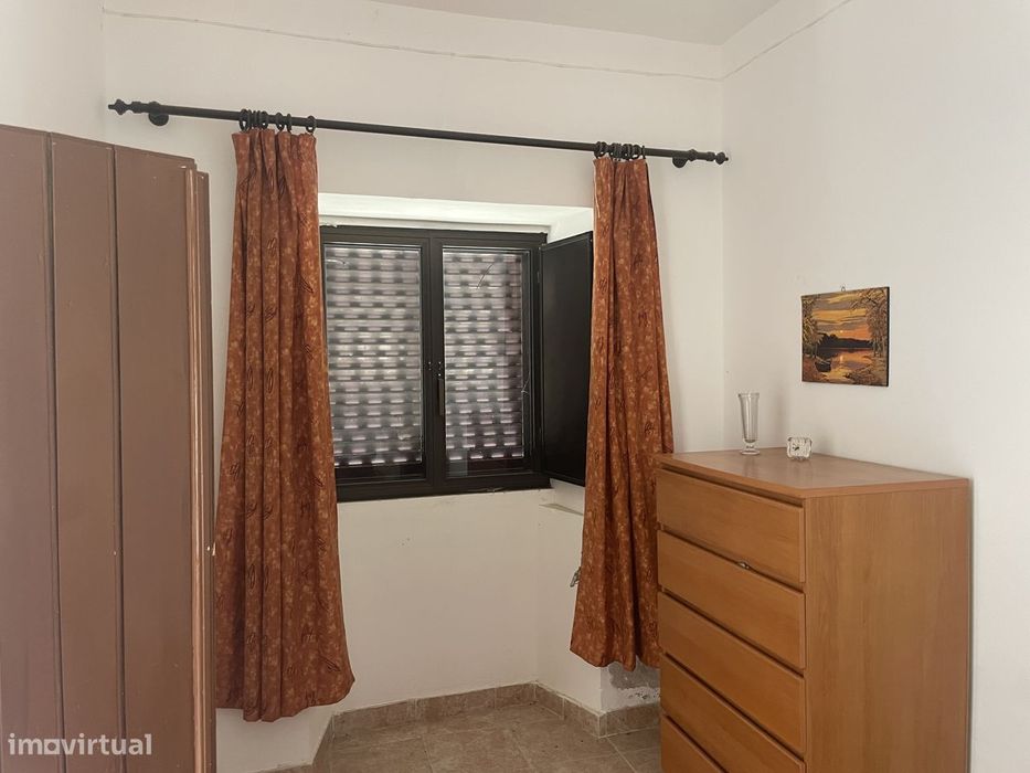 Moradia T2 na Vila com quintal