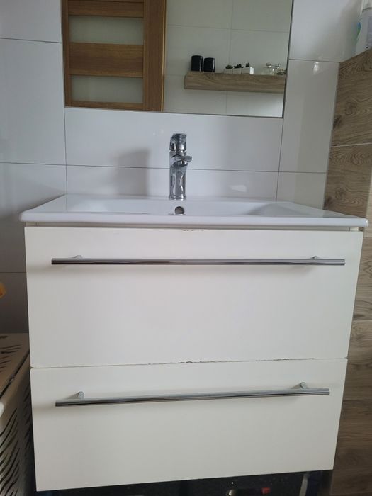 Sprzedam umywalkę z baterią