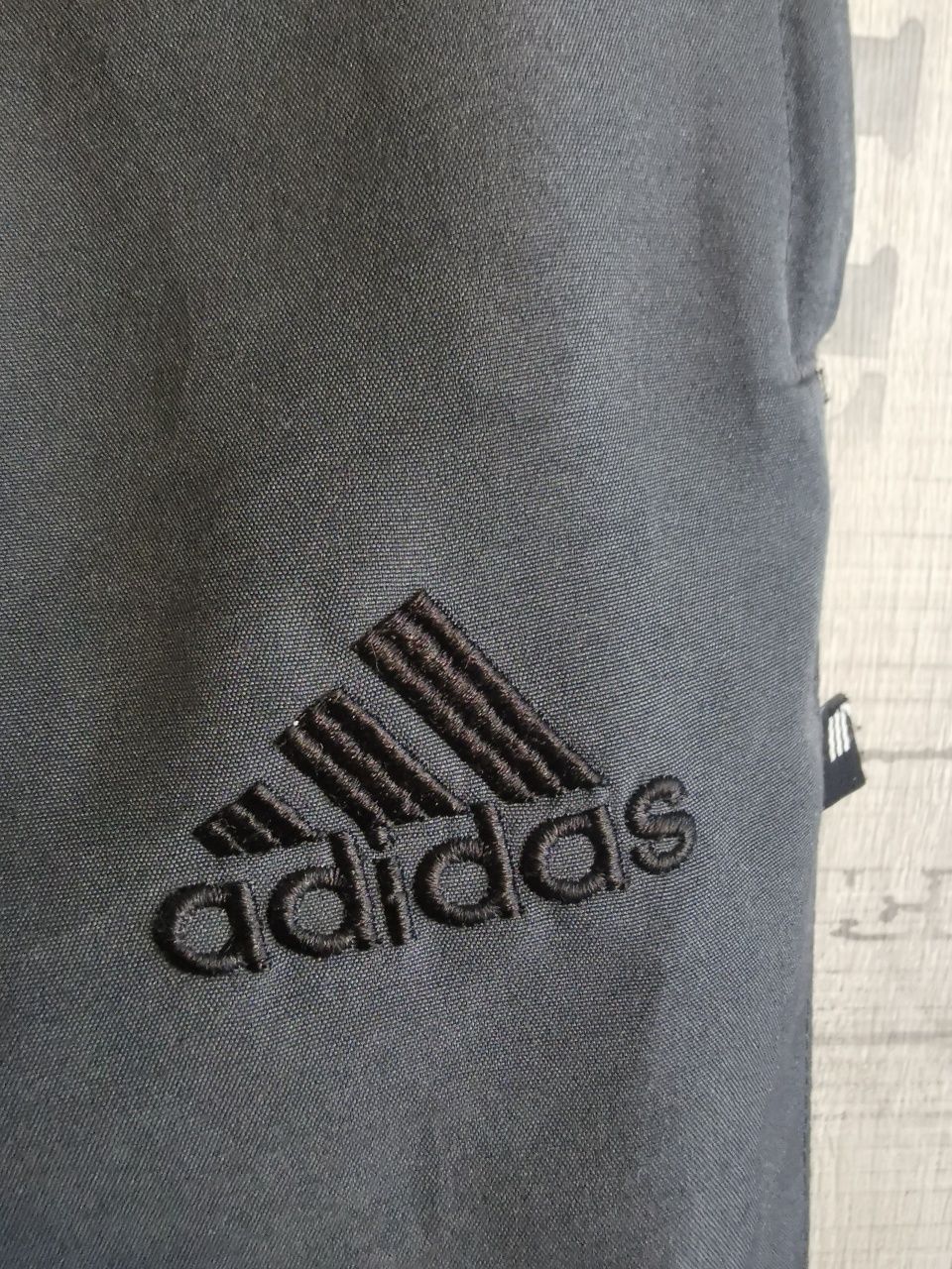 Szare męskie spodnie dresowe szelesty Adidas M