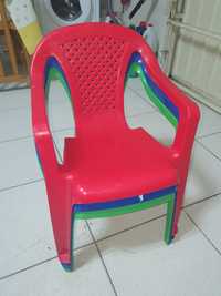 Cadeiraa de plastic para crianças