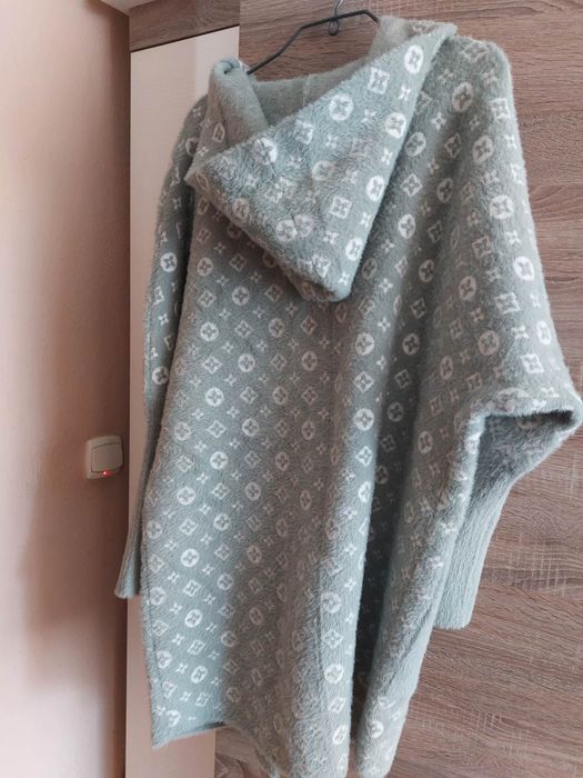Sweter długi z alpaki wzór LV