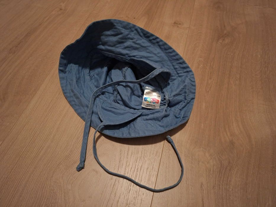 Błękitny kapelusz z troczkami MyBasic, 12-36 miesiecy