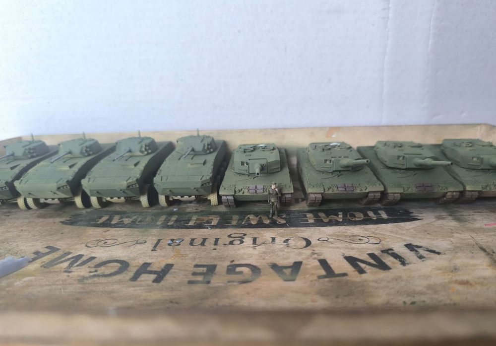 Model Leopard 2A4 i KTO Rosomak skala H0 1/87