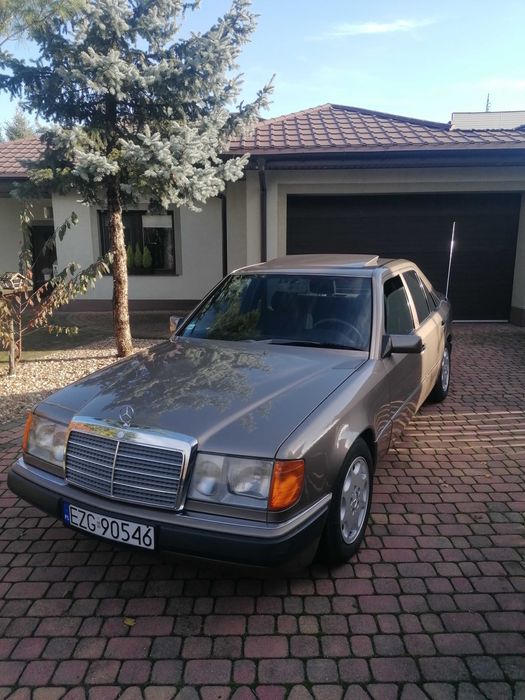 Bardzo ładny Mercedes W 124